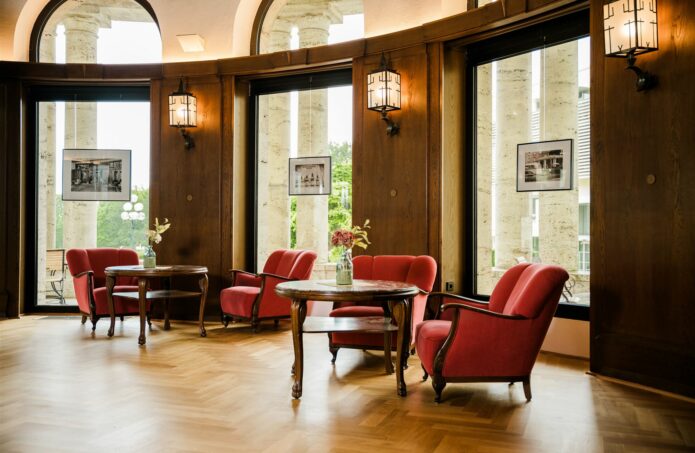 Das Park Café bietet im Außen- und Innenbereich gemütliche Sitzmöglichkeiten