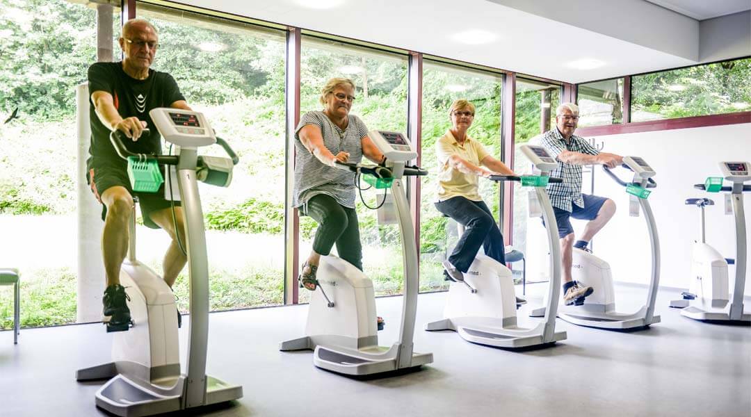 Übungen auf dem Ergometer in der Park Klinik